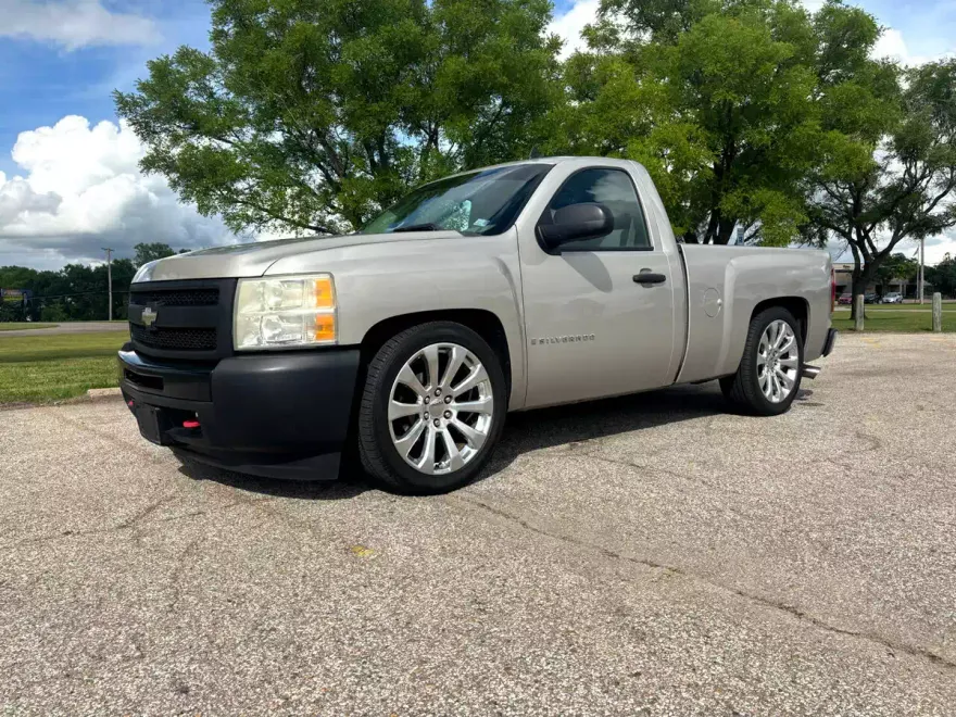 2009 Chevrolet Silverado 1500 Work Truck photo 2