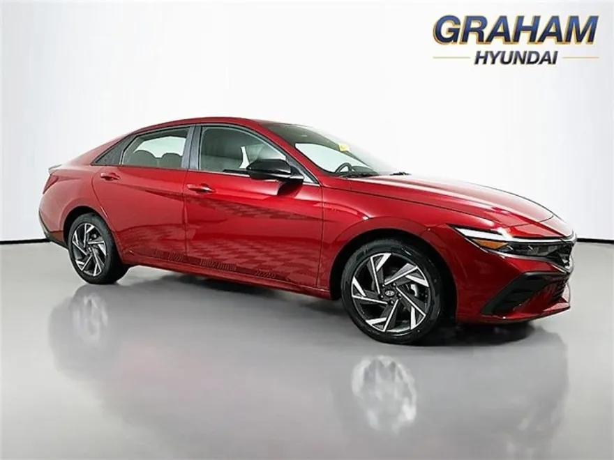 2025 Hyundai Elantra SEL Sport photo 1
