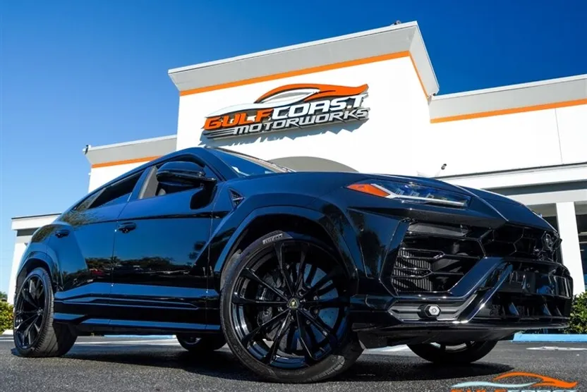 2021 Lamborghini Urus photo 1