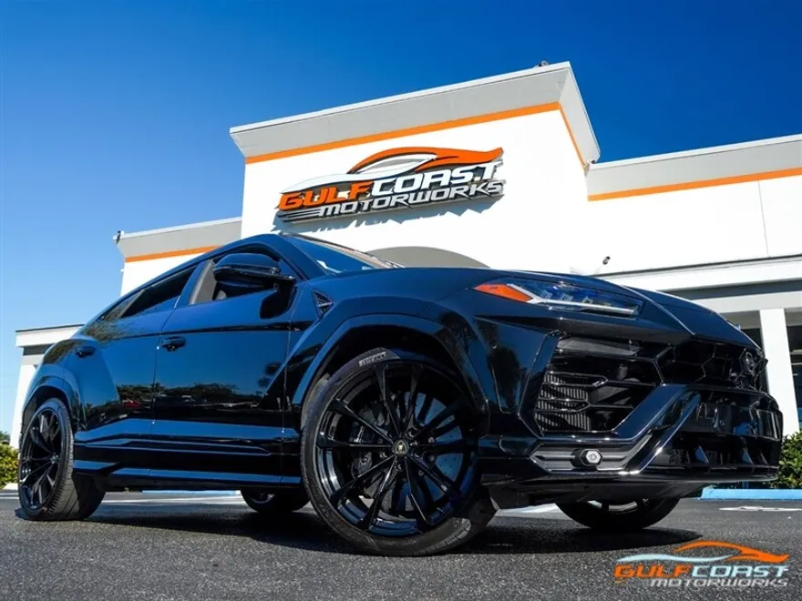2021 Lamborghini Urus photo 1