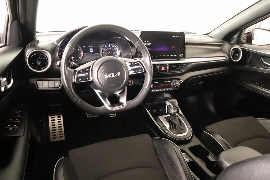 2023 Kia Forte GT-Line photo 1