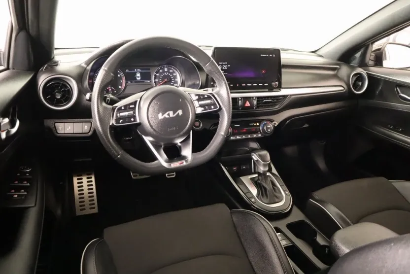 2023 Kia Forte GT-Line photo 1