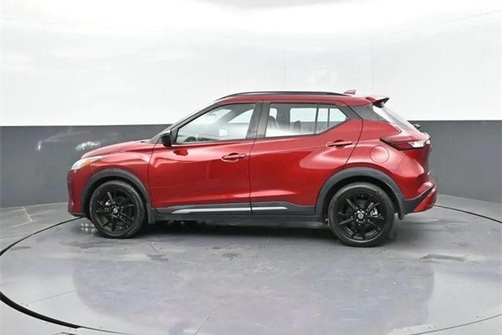 2021 Nissan Kicks SR photo 1