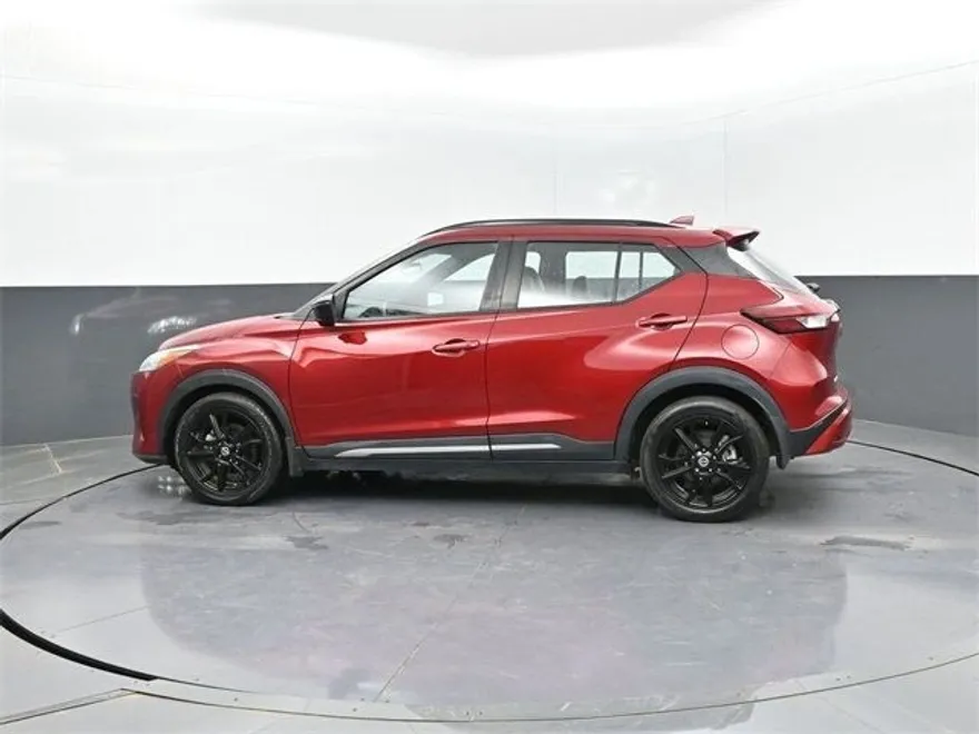2021 Nissan Kicks SR photo 1