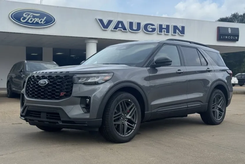 2025 Ford Explorer ST photo 1