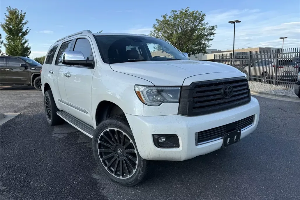 2019 Toyota Sequoia Platinum photo 1