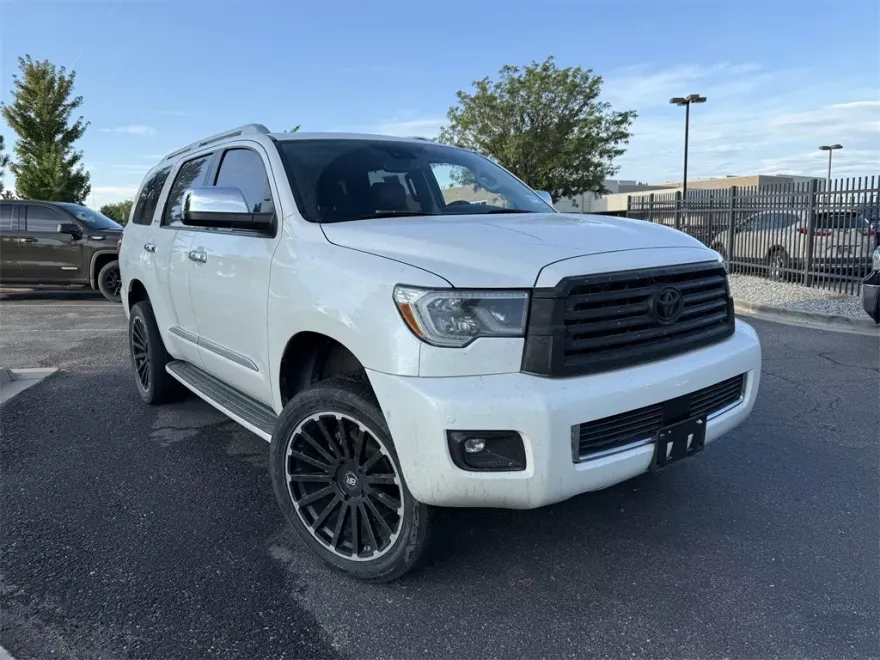 2019 Toyota Sequoia Platinum photo 1