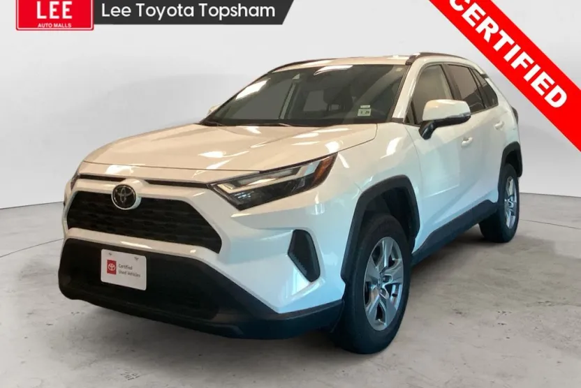 2024 Toyota RAV4 XLE photo 1