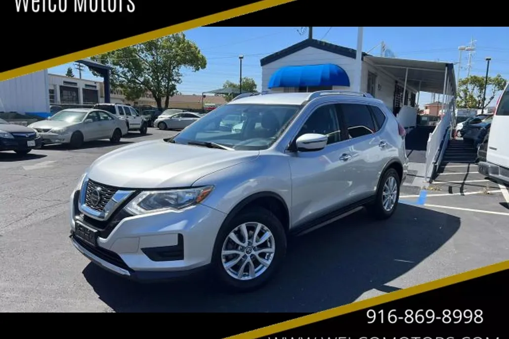 2018 Nissan Rogue SV photo 1