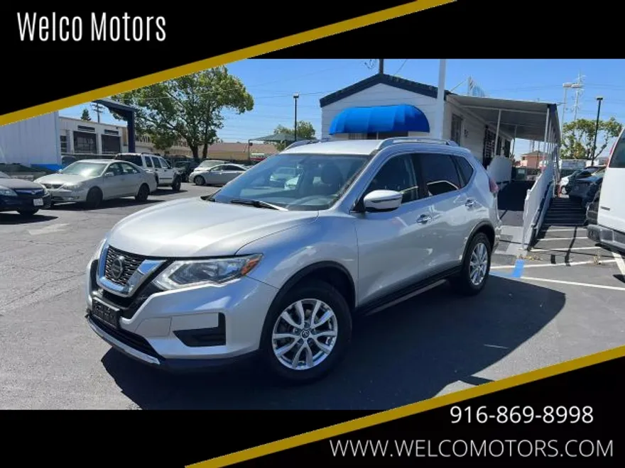 2018 Nissan Rogue SV photo 1