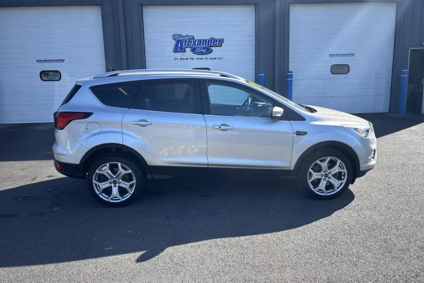 2019 Ford Escape Titanium photo 1