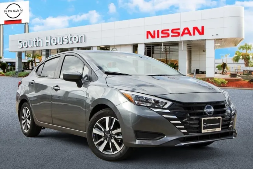 2025 Nissan Versa 1.6 SV photo 1