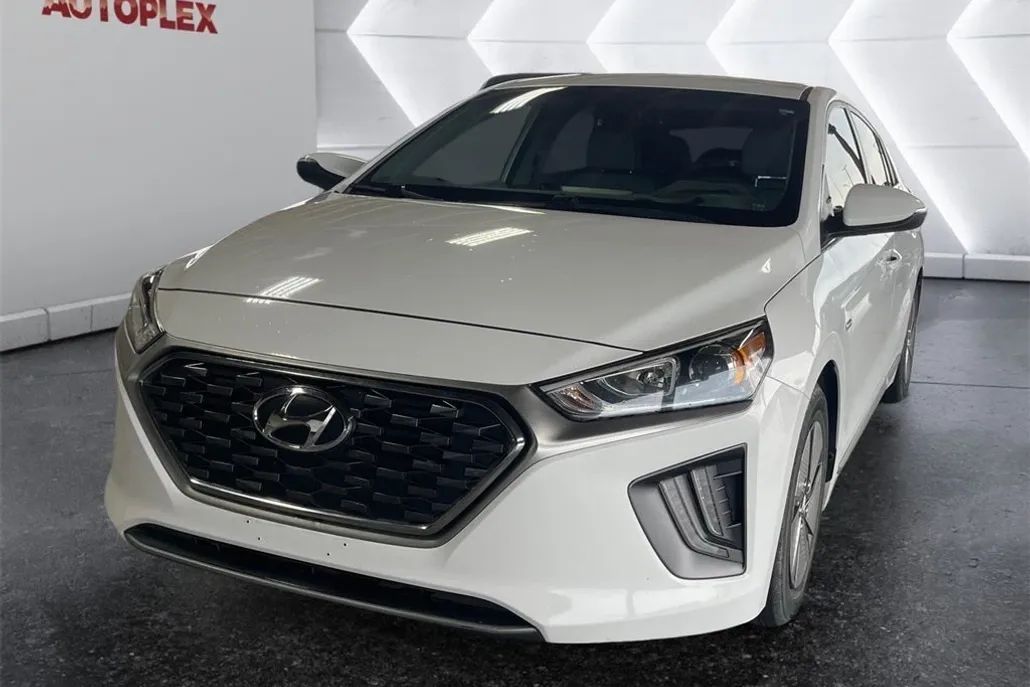 2020 Hyundai Ioniq SE photo 1