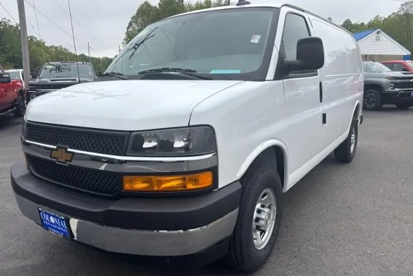 2025 Chevrolet Express Cargo 2500 photo 1