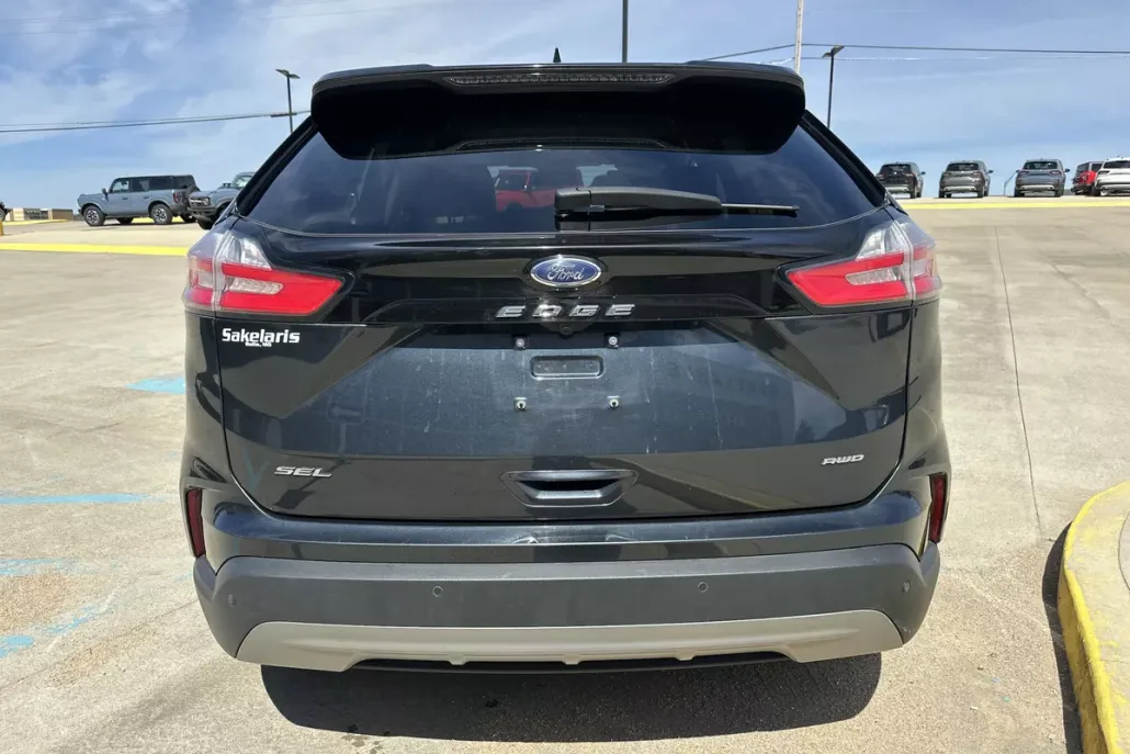 2023 Ford Edge Titanium photo 1