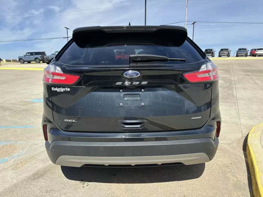 2023 Ford Edge Titanium photo 1