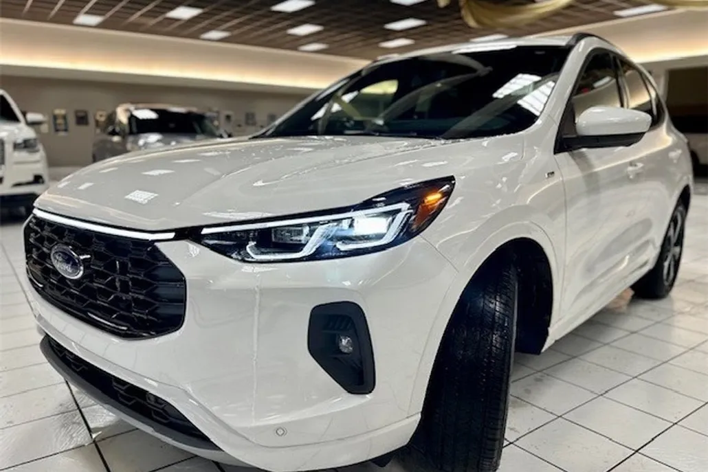 2024 Ford Escape Hybrid ST-Line Elite photo 1