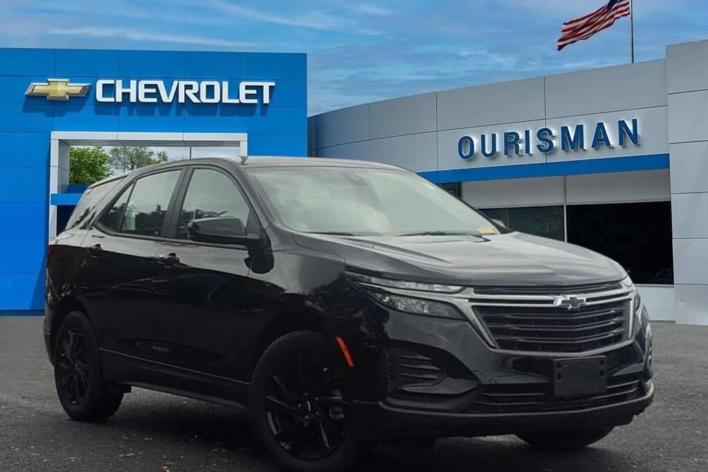 2024 Chevrolet Equinox LS photo 1