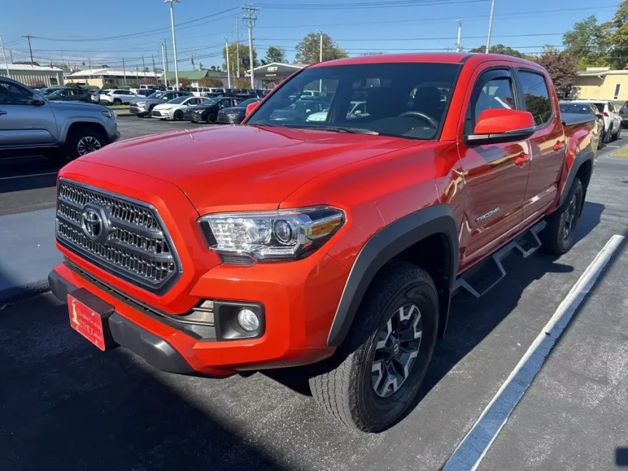 2017 Toyota Tacoma TRD Off-Road photo 1