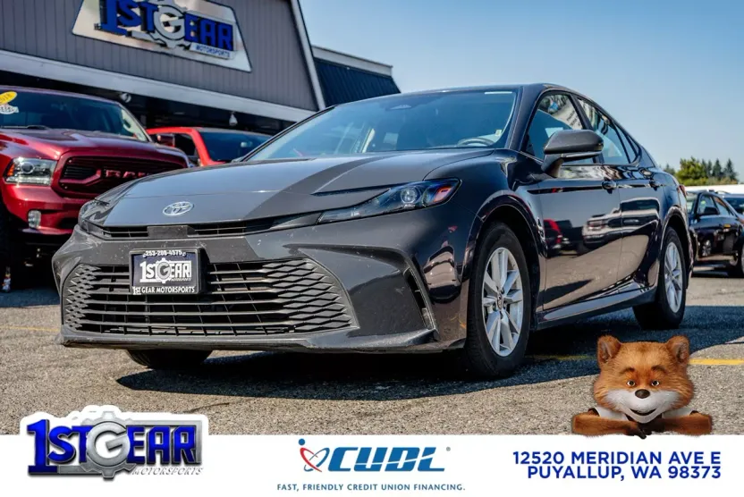 2025 Toyota Camry LE photo 1