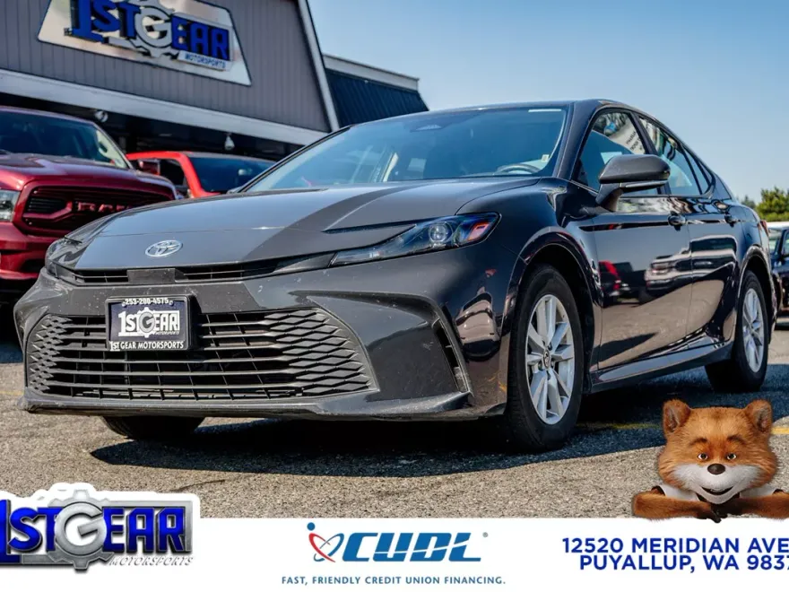 2025 Toyota Camry LE photo 1