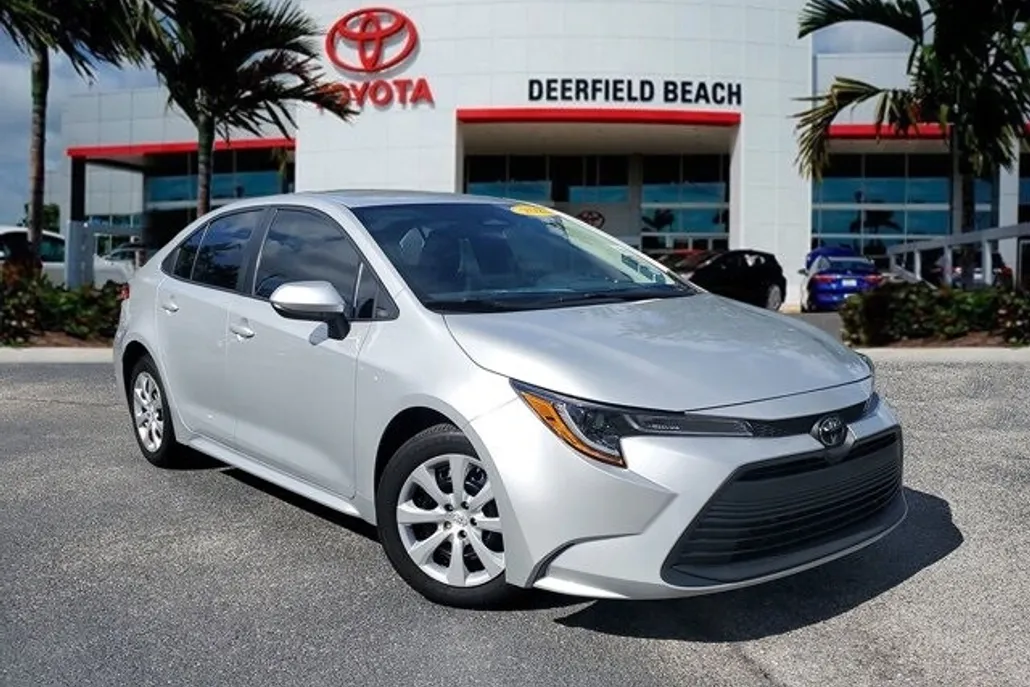 2023 Toyota Corolla LE photo 1