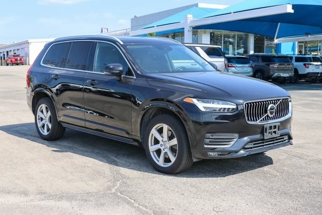 2021 Volvo XC90 T5 Momentum photo 1