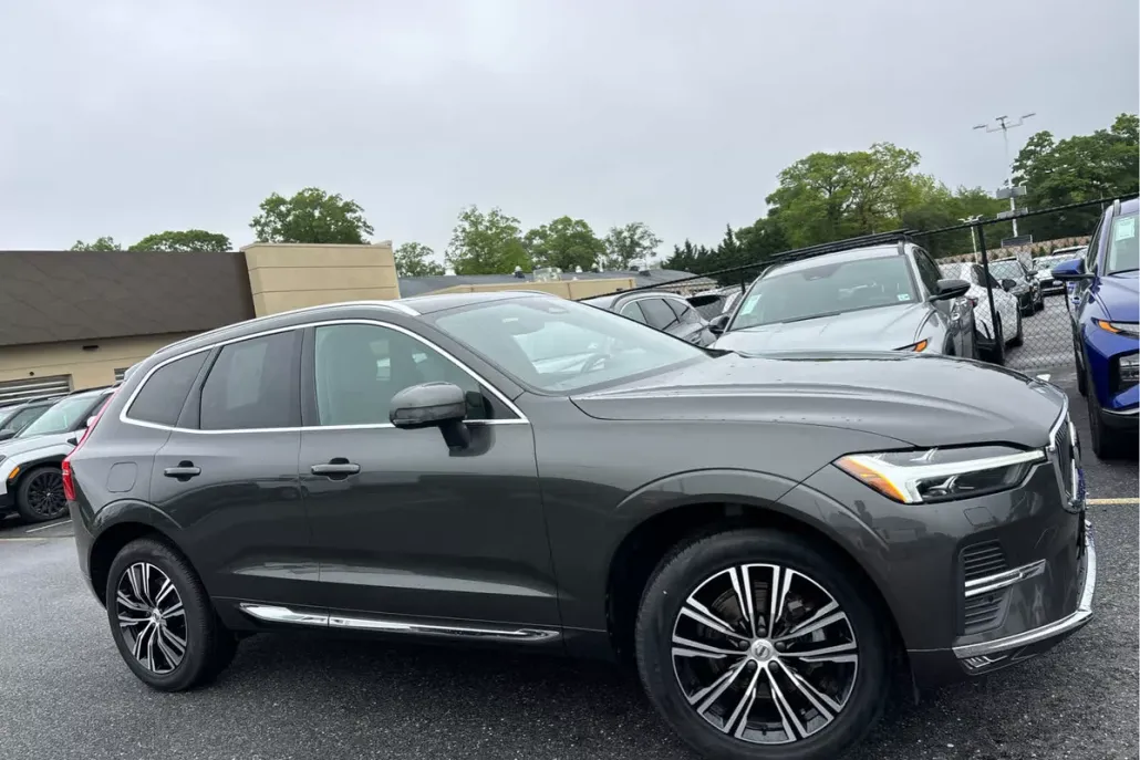 2022 Volvo XC60 B5 Inscription photo 1