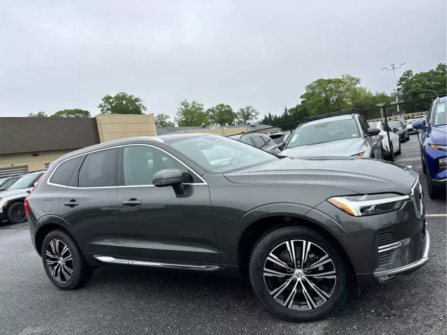 2022 Volvo XC60 B5 Inscription photo 1
