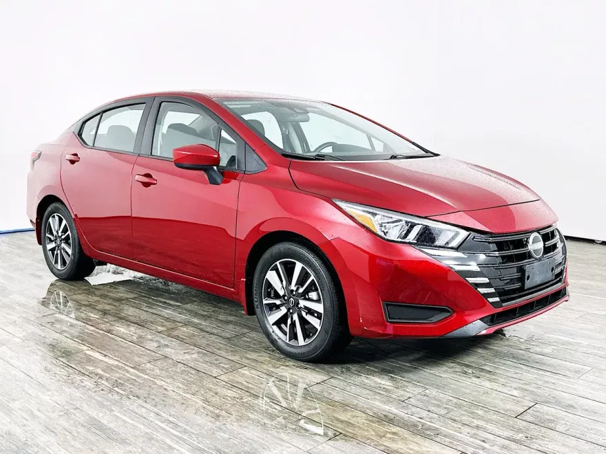 2024 Nissan Versa 1.6 SV photo 1