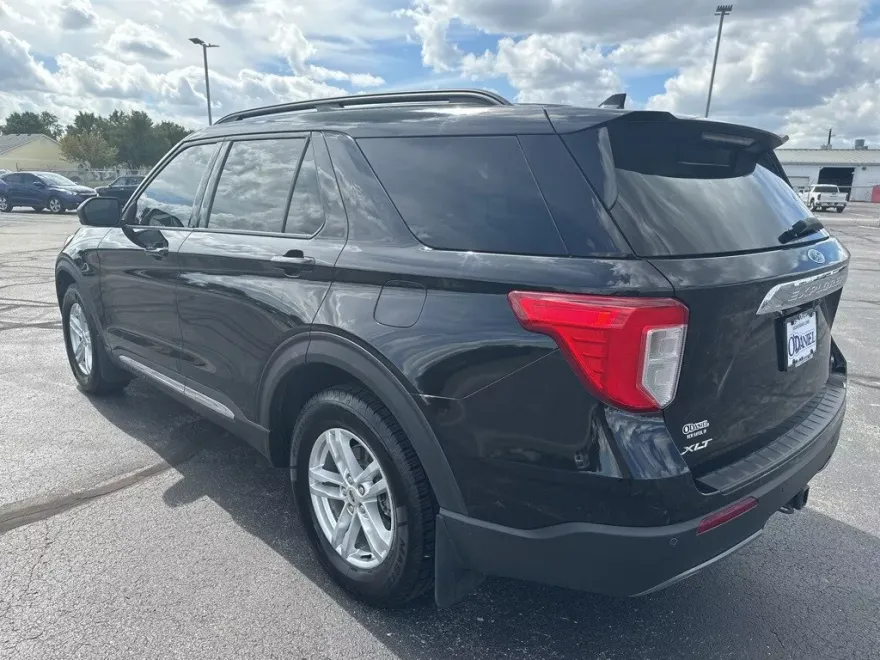 2020 Ford Explorer XLT photo 1