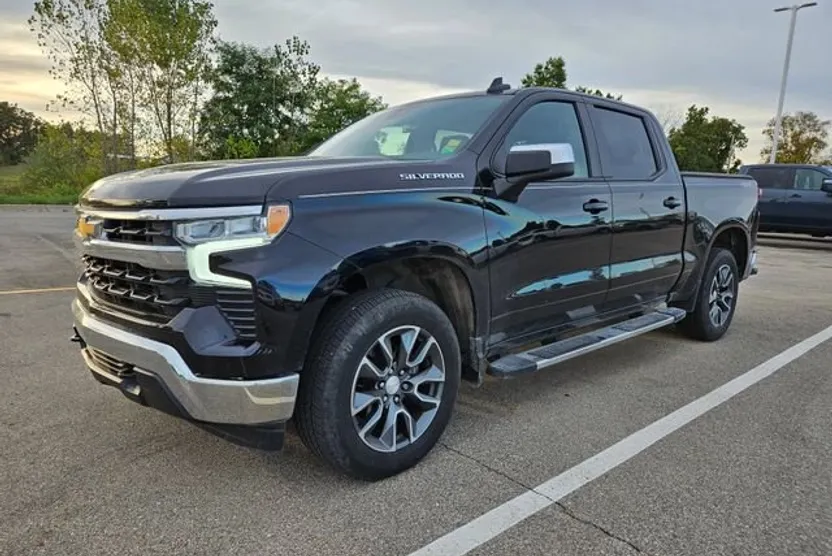 2023 Chevrolet Silverado 1500 LT photo 1