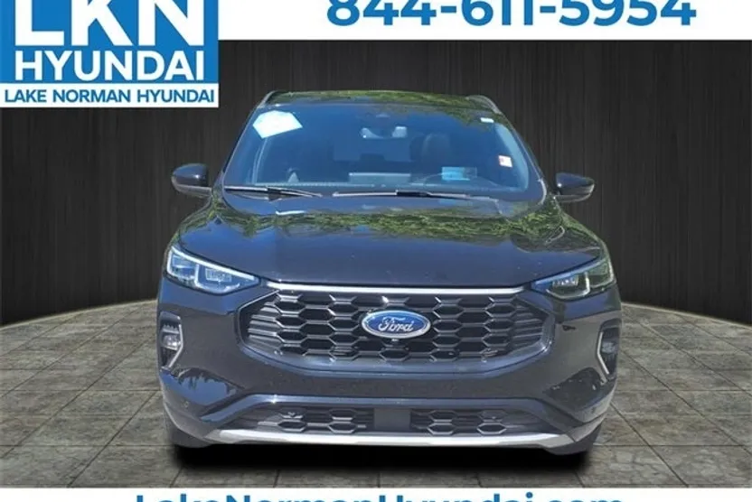 2023 Ford Escape ST-Line Elite photo 1