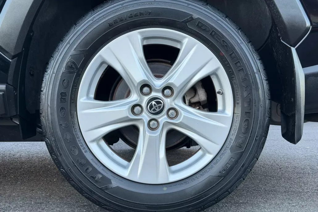 2019 Toyota RAV4 XLE Premium photo 1