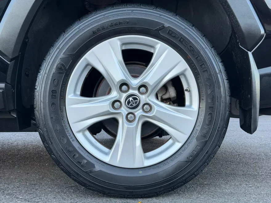 2019 Toyota RAV4 XLE Premium photo 1