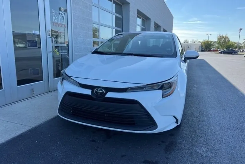2024 Toyota Corolla LE photo 1