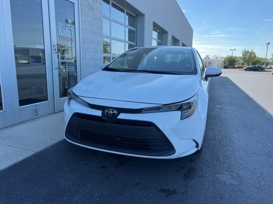 2024 Toyota Corolla LE photo 1