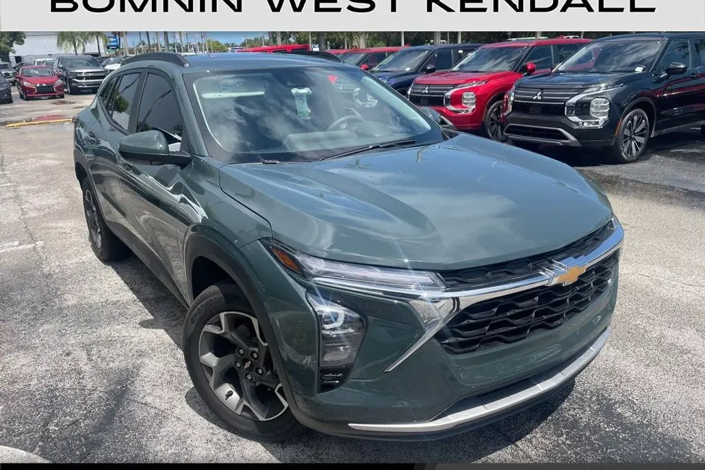 2025 Chevrolet Trax LT photo 1