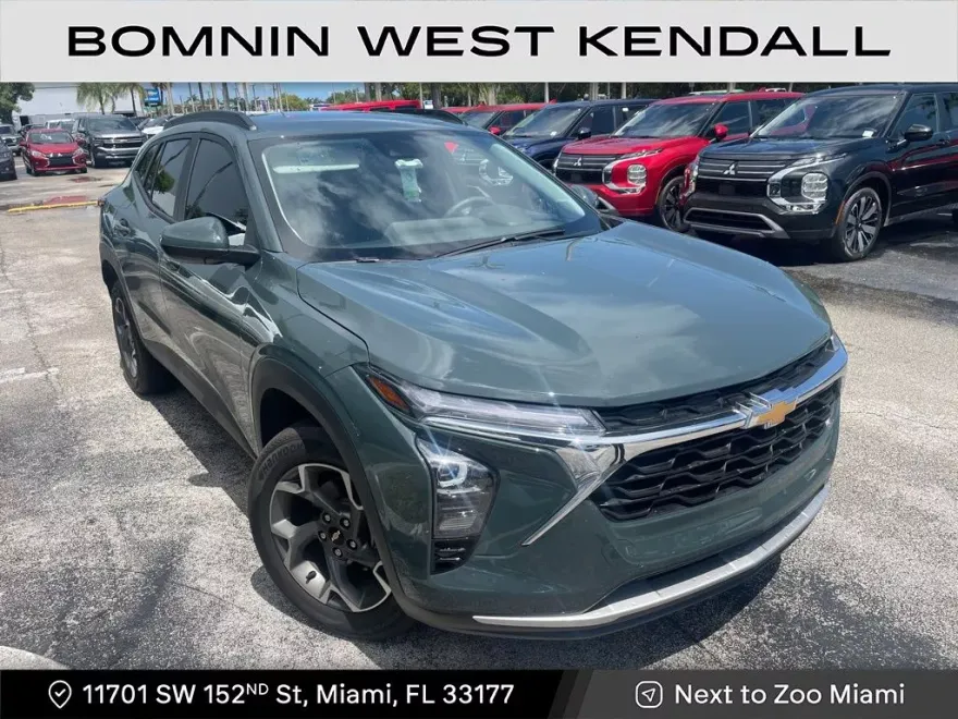 2025 Chevrolet Trax LT photo 1