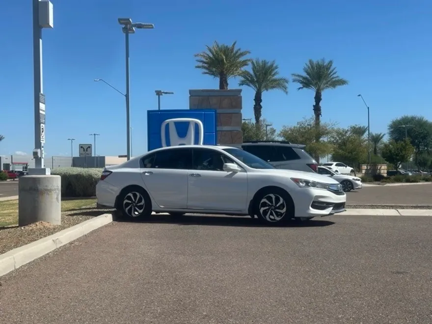 2016 Honda Accord EX-L photo 1