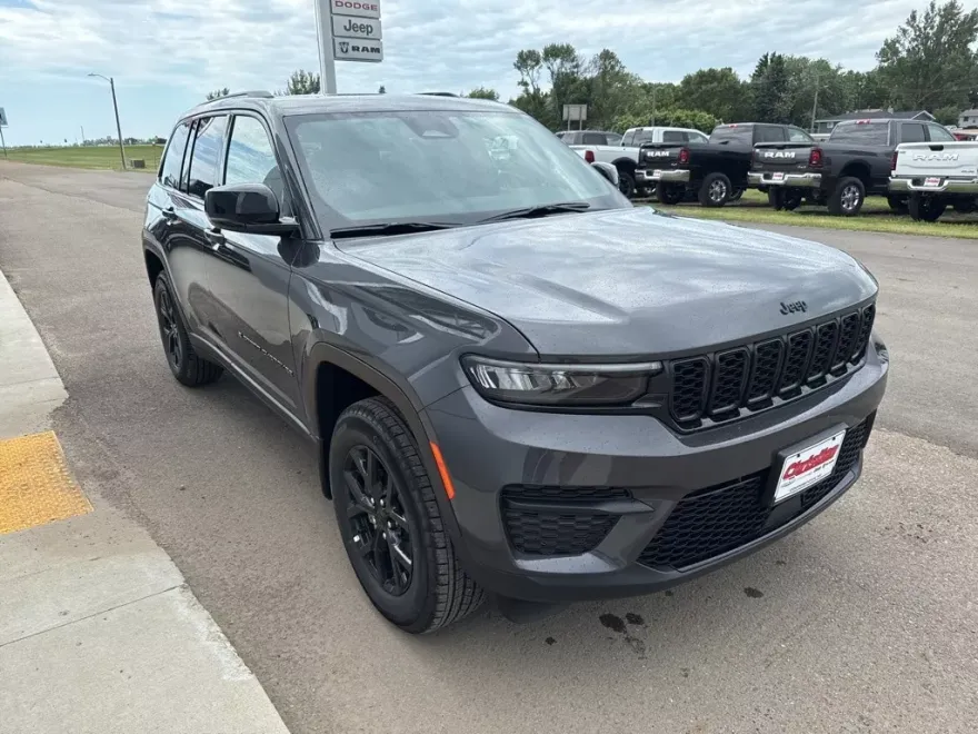 2025 Jeep Grand Cherokee Altitude photo 1