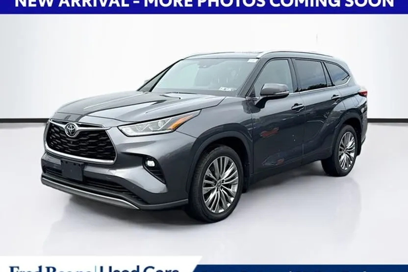 2022 Toyota Highlander Platinum photo 1
