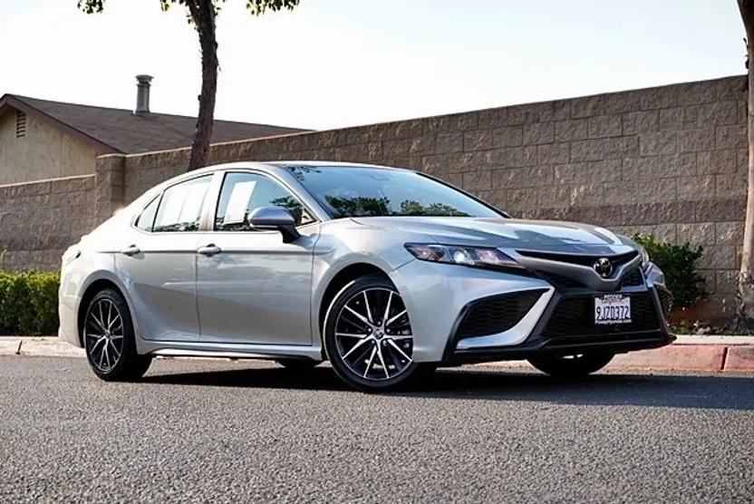 2024 Toyota Camry SE photo 1