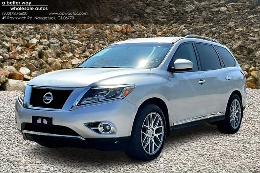 2015 Nissan Pathfinder SL photo 1