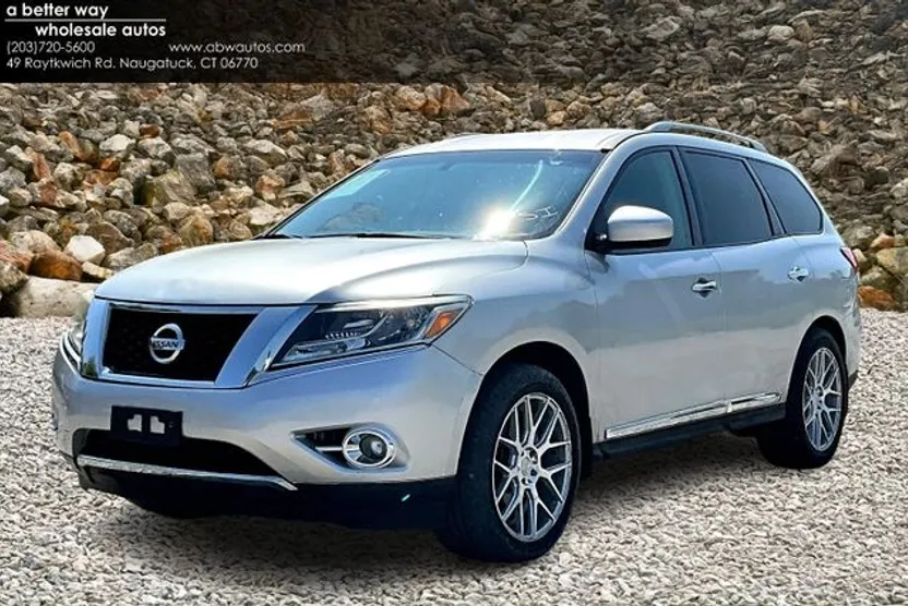 2015 Nissan Pathfinder SL photo 1