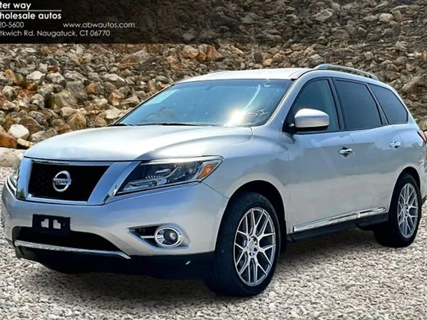 2015 Nissan Pathfinder SL photo 1