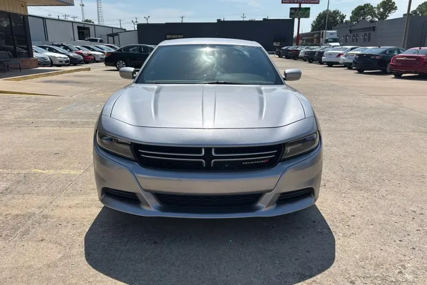 2016 Dodge Charger SE photo 1