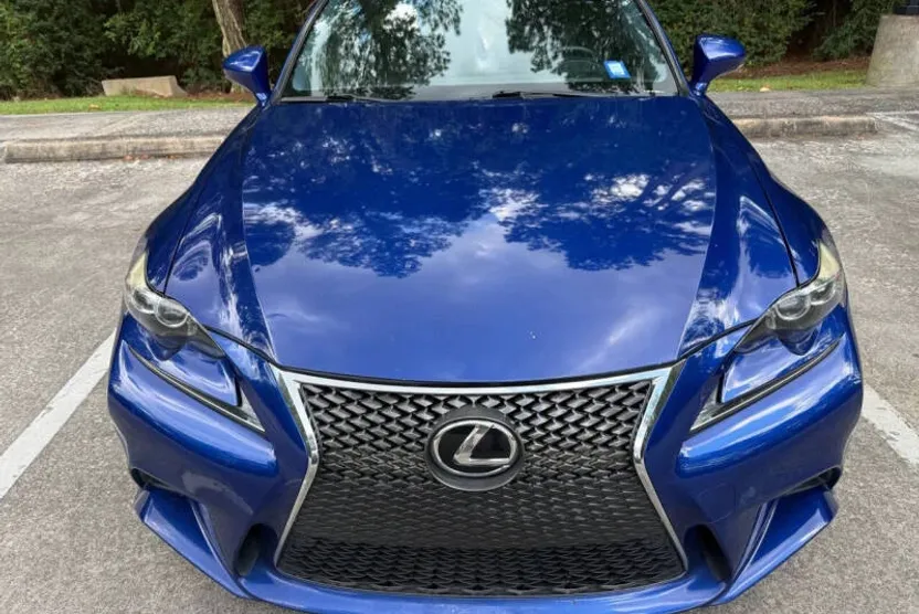 2016 Lexus IS 200t photo 1