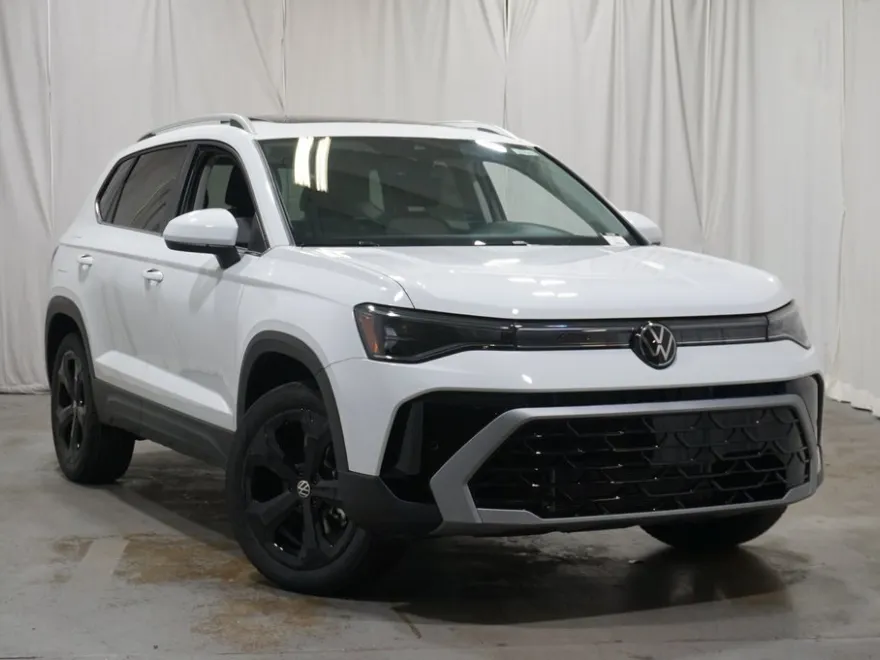 2025 Volkswagen Taos SEL photo 1