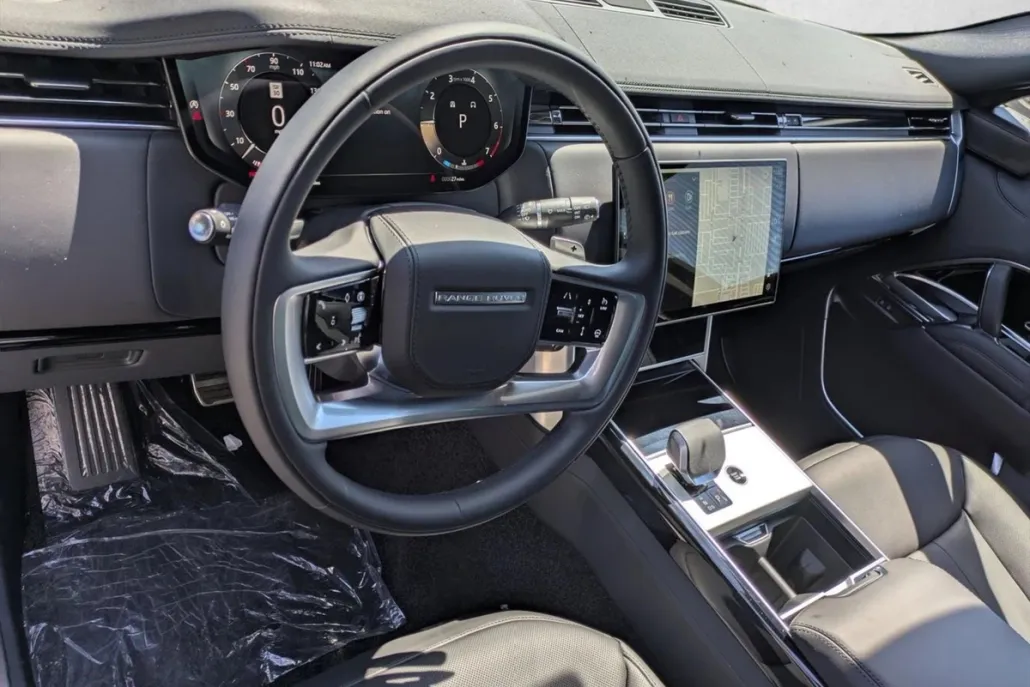 2025 Land Rover Range Rover SE photo 1